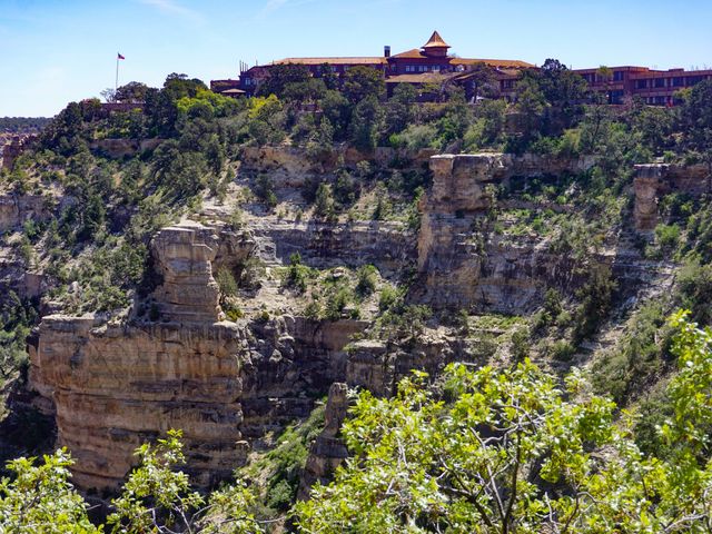 The exterior of El Tovar sitting on the edge of the rim of the Grand Canyon.